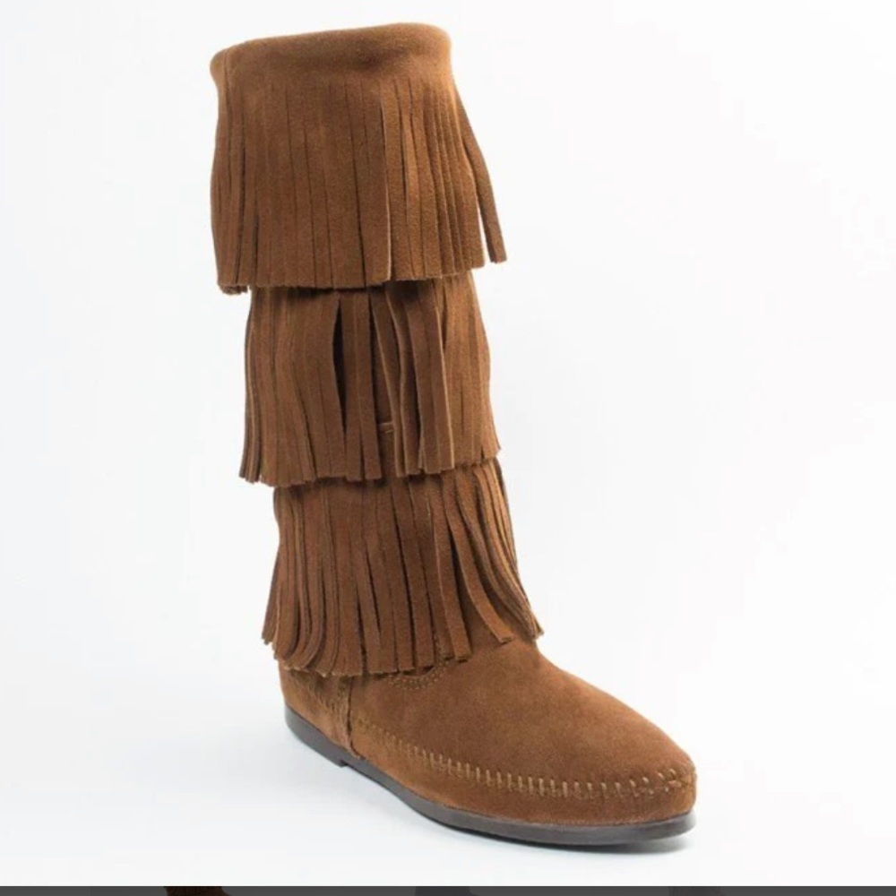 Minnetonka Calf High 3 Layer Fringe Boot. Brown. Size 6. Excellent condition.
